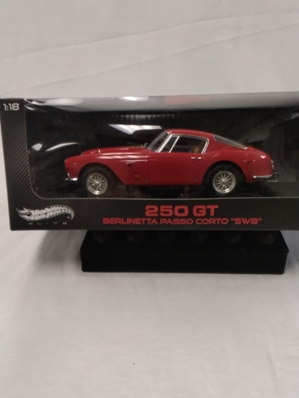 Hot Wheels 250 GT Berlinetta Passo Corto SWB Red Die-Cast Car Scale 1:18